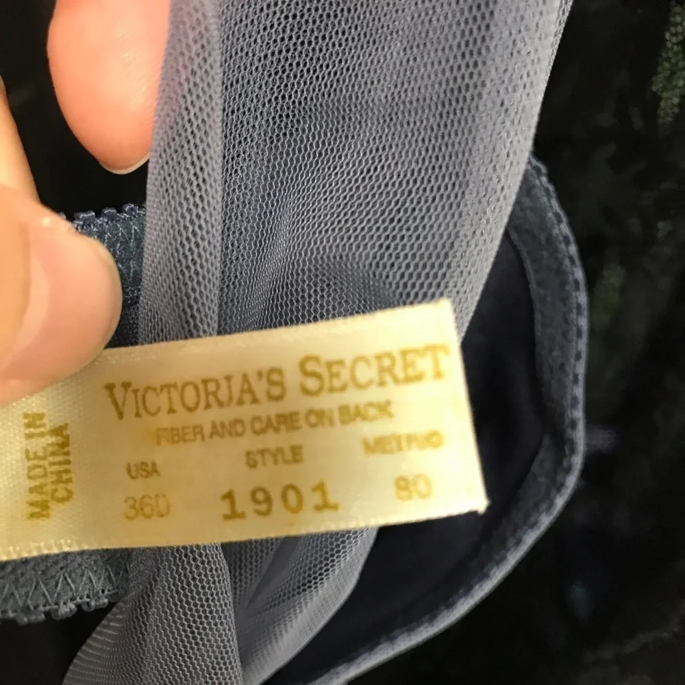 *Vintage* Victoria’s Secret Gold Label navy blue/ charcoal blue lace bra 36D